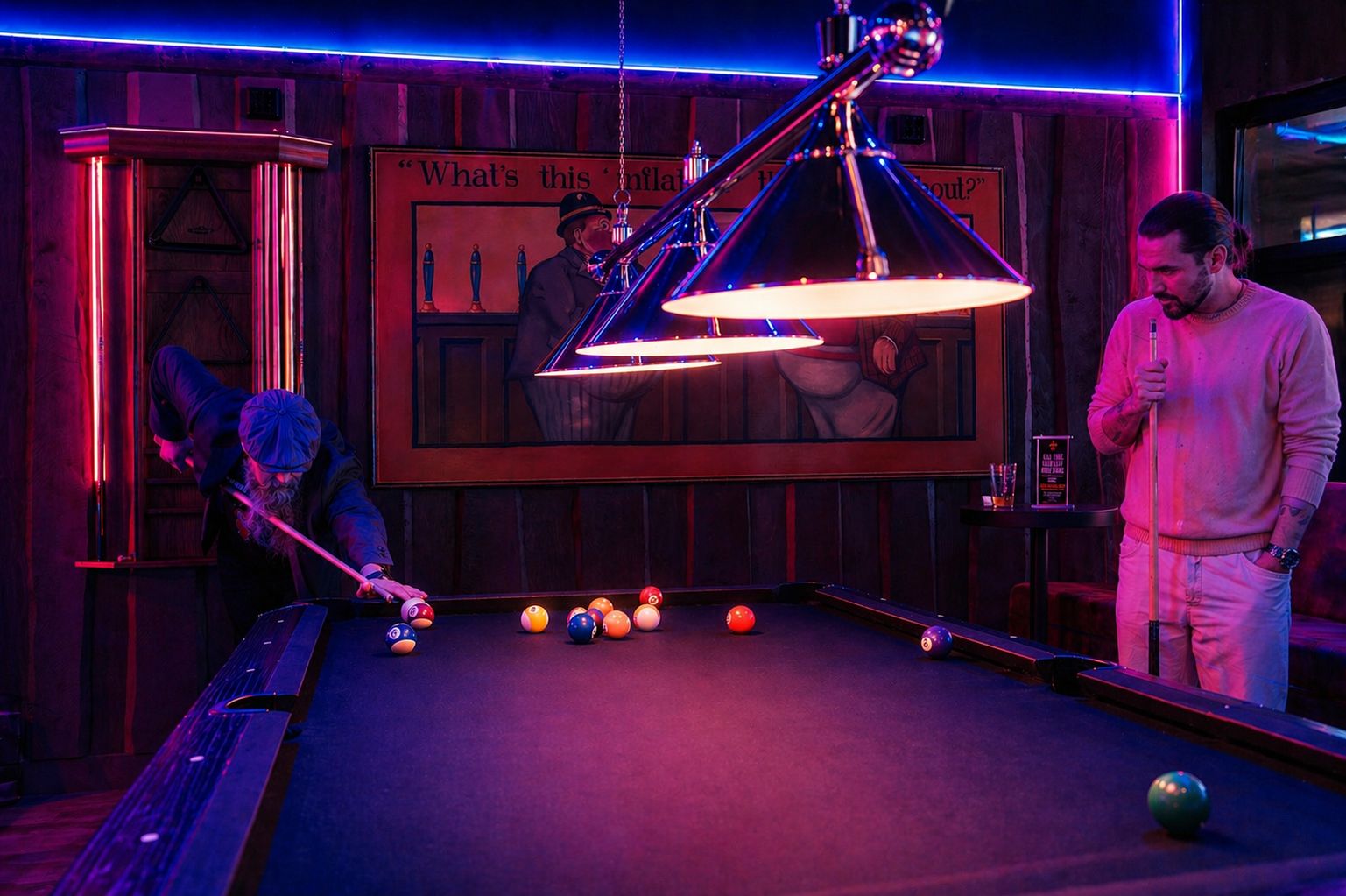 Biljardspel i neonbelyst spelmiljö på Desperados